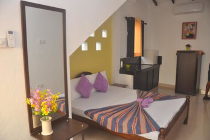Room 10 of 18