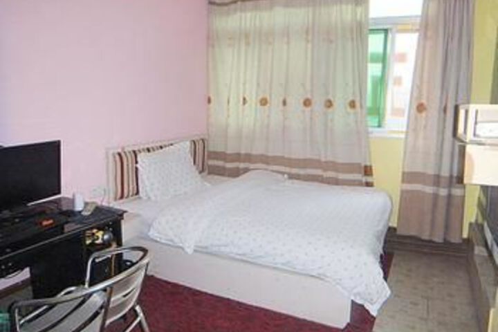 Room 9 of 12