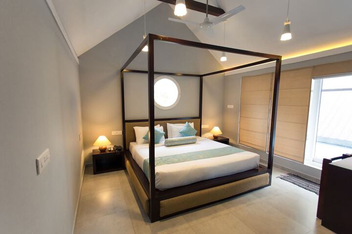 Room 11 of 27