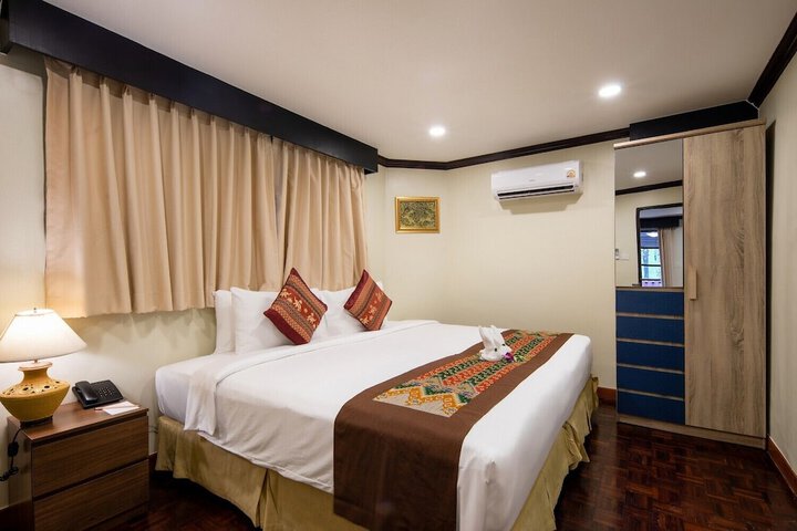 Room 53 of 179