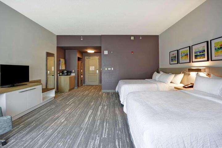 2 Queen Beds (2 of 12)