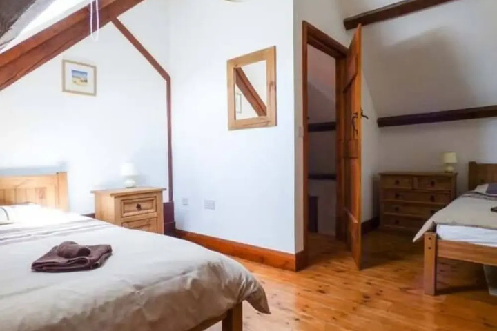 Room 3 of 10