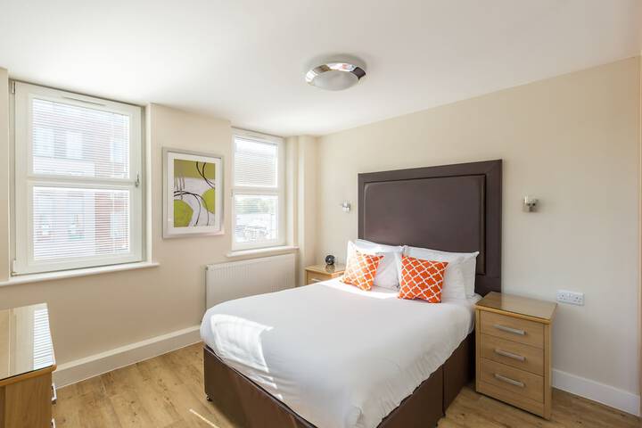 Room 6 of 16