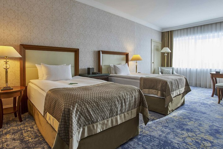 Room 44 of 120