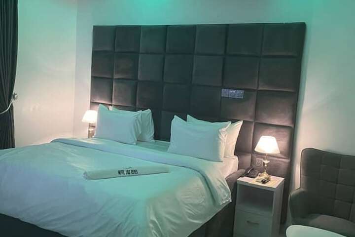 Room 6 of 24