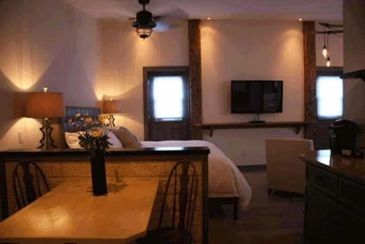 Room 7 of 12