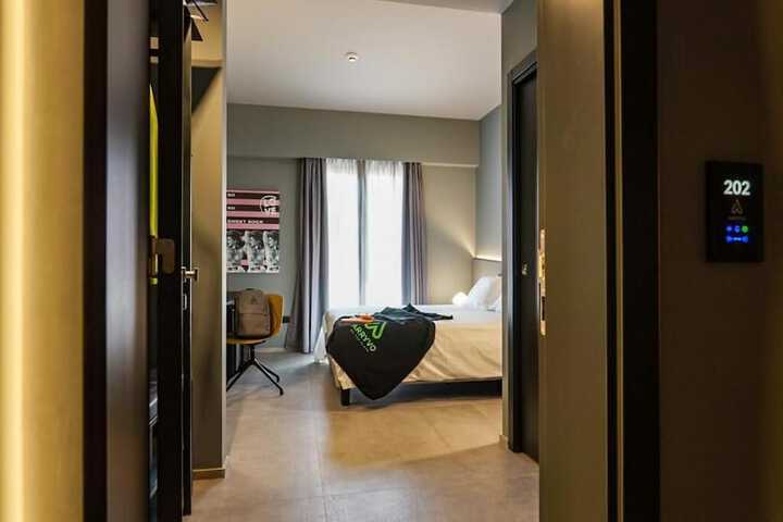 Room 8 of 37