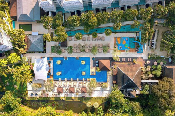 Pool Hotel