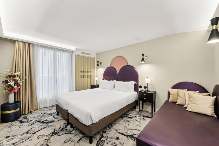 Room 25 of 120