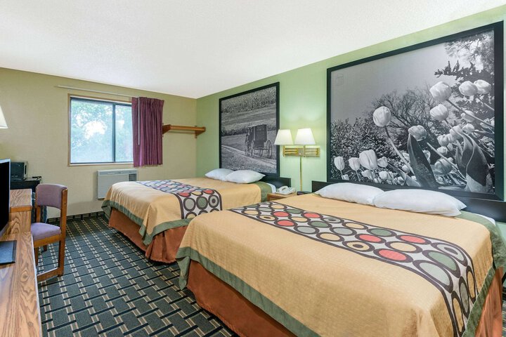 1 Queen Bed (2 of 12)