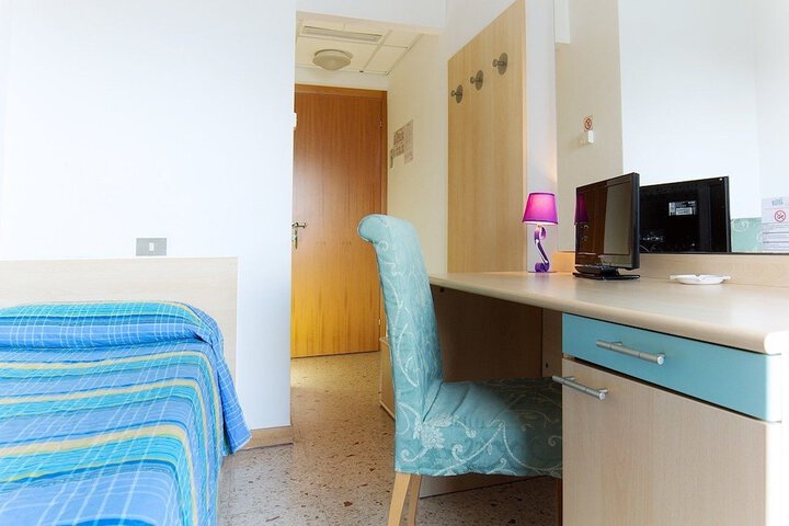 Room 9 of 45