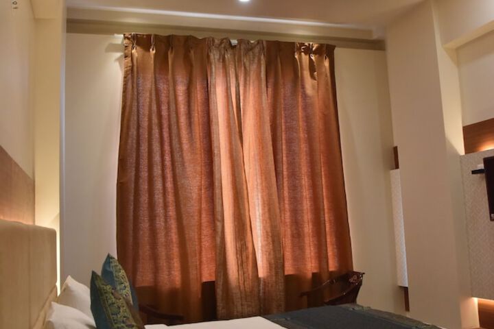 Room 9 of 31