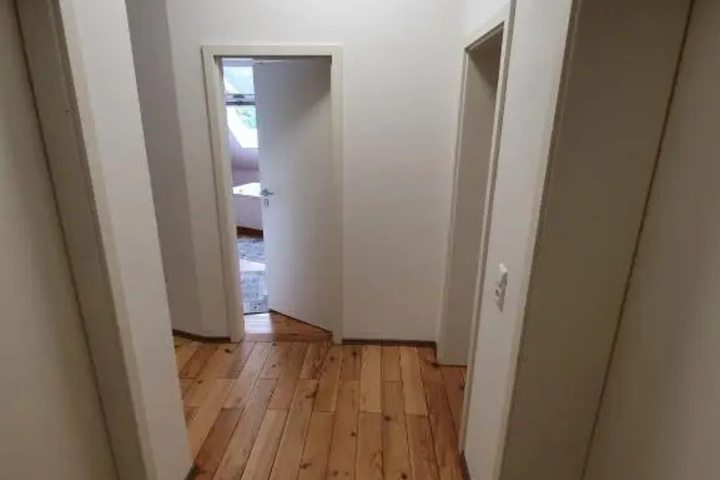 Room 11 of 14