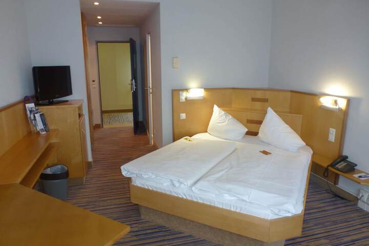 Room 17 of 124