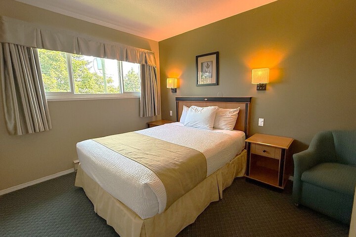 Room 6 of 15