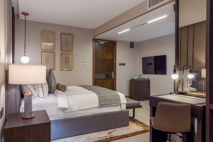 Room 25 of 179