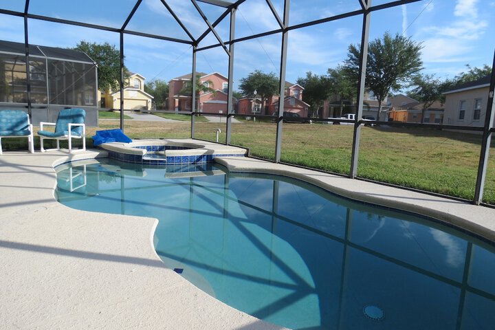 Pool 19 of 24