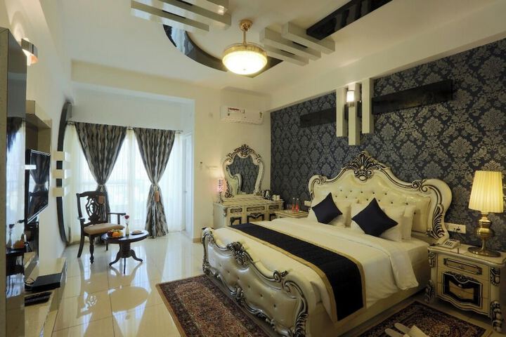 Room 9 of 21