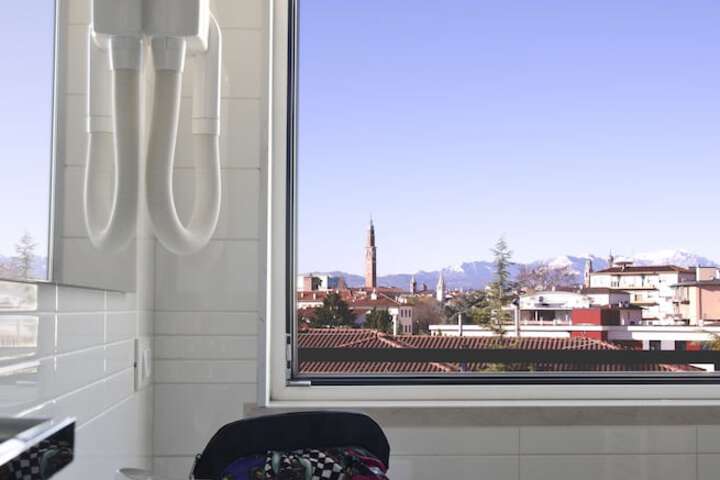 Room 16 of 21