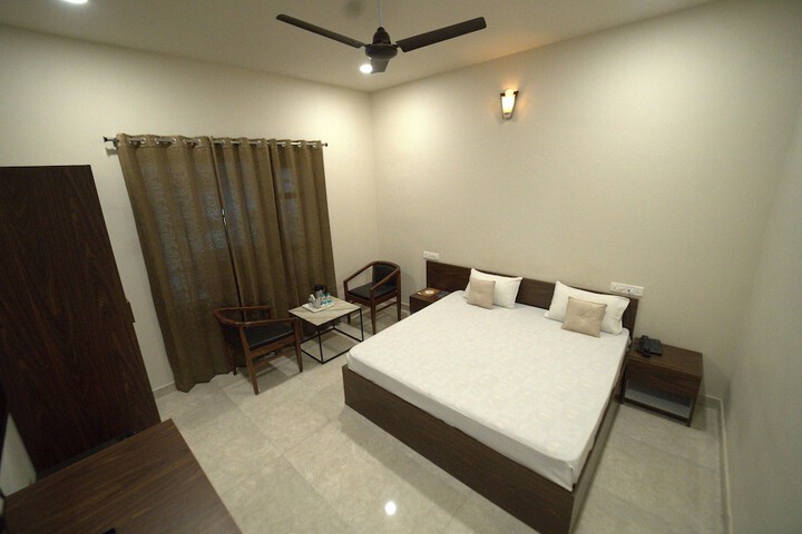 Room 8 of 10