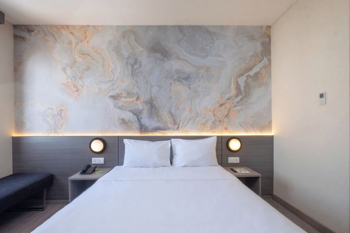 Room 4 of 43