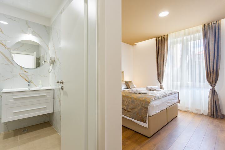 Room 20 of 33