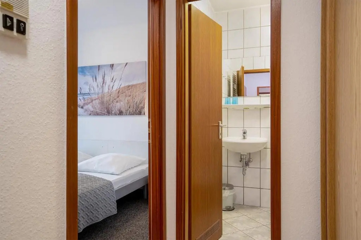 Room 7 of 17