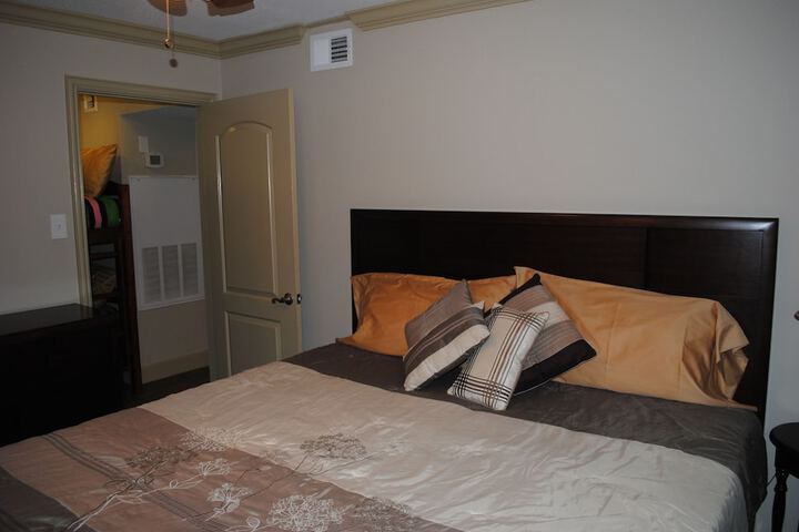 Room 11 of 210