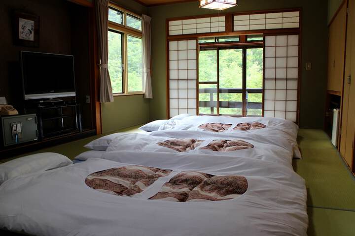 Room 5 of 35