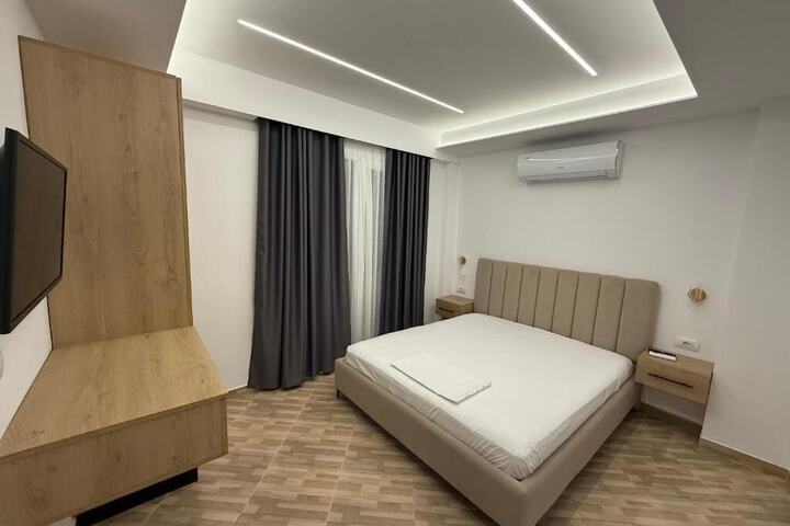 Room 2 of 62