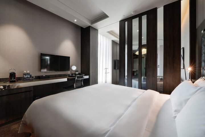 Room 33 of 82