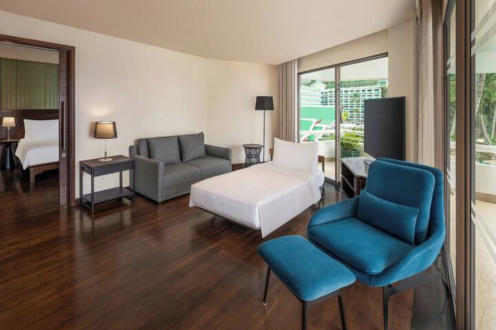 Room 33 of 297