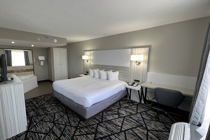 1 King Bed (9 of 18)