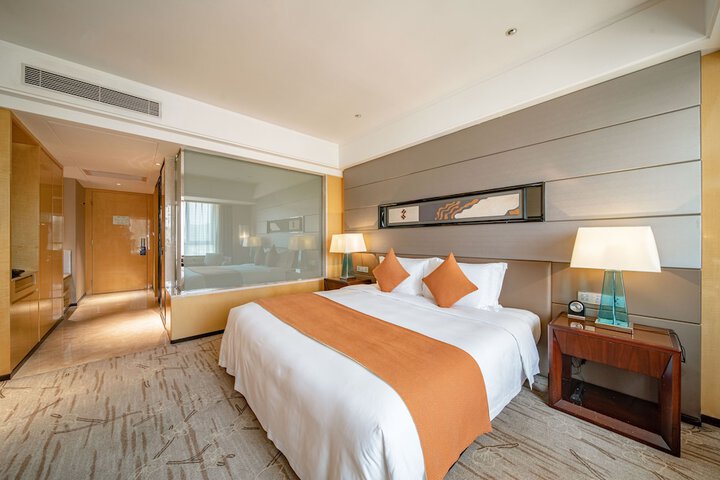 Room 10 of 90