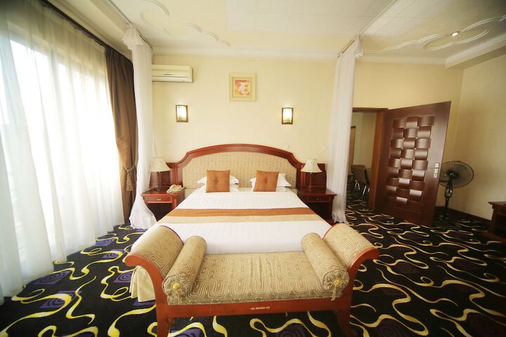 Room 16 of 30