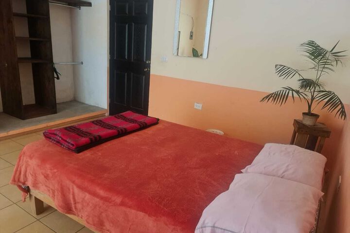 Room 6 of 18