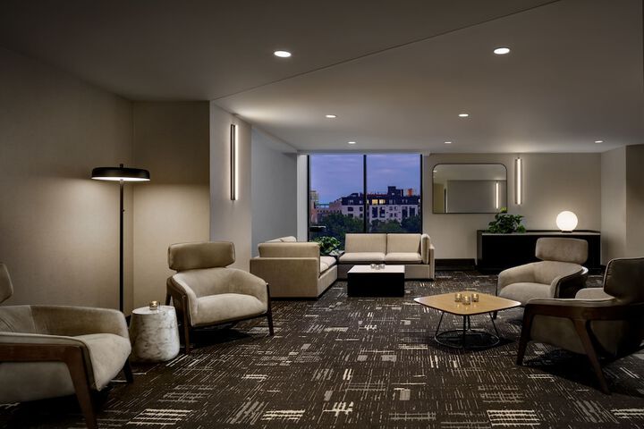 Lounge 20 of 29