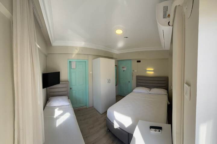 Room 44 of 102
