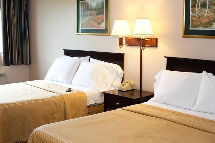 2 Queen Beds (2 of 5)