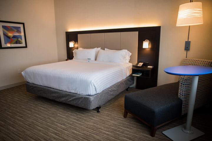 1 King Bed (9 of 14)