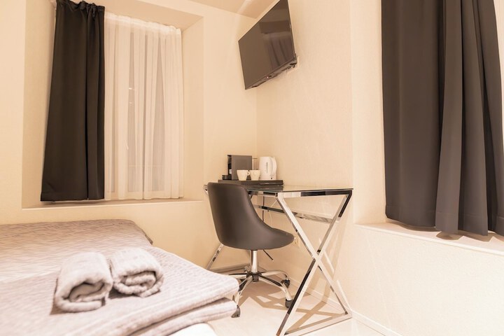Room 16 of 33