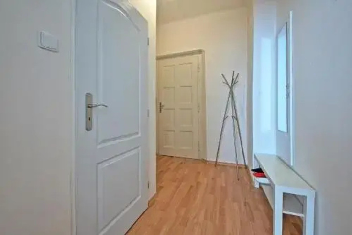 Room 9 of 11