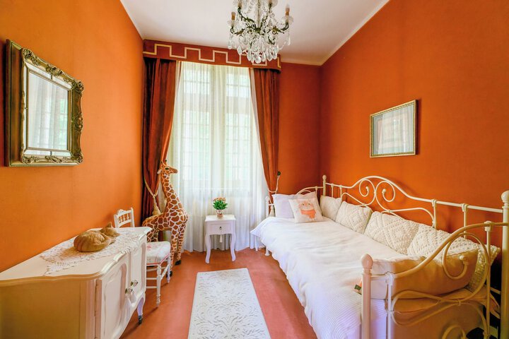 Room 11 of 52