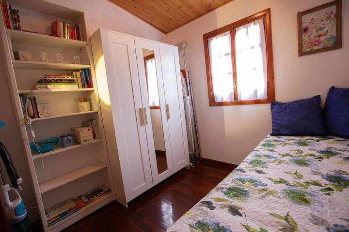 Room 5 of 16