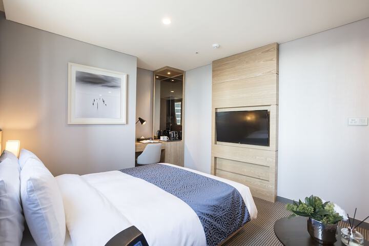 Room 5 of 55