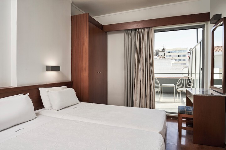 Room 4 of 27