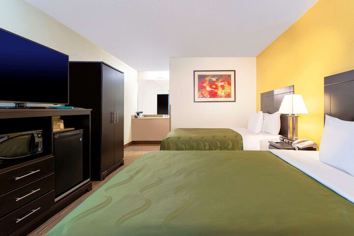 2 Double Beds (6 of 18)