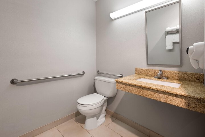 Room 17 of 26