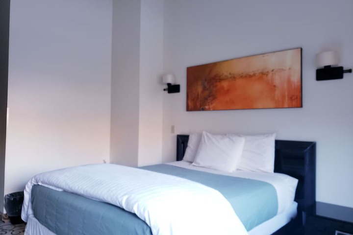 Room 25 of 206