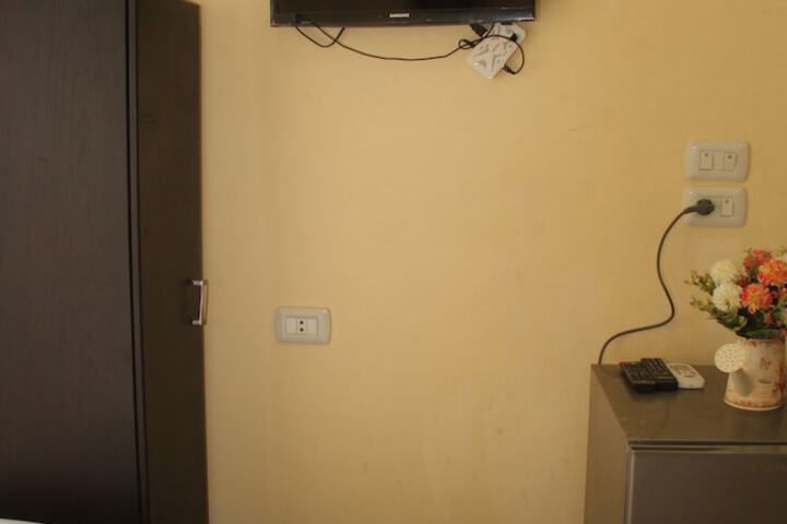 Room 37 of 80